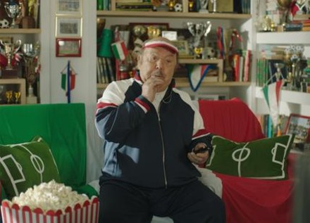 Via il “porca pu**ena” di Lino Banfi dagli spot Tim