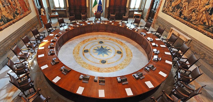 Sala_del_Consiglio_dei_Ministri_(Palazzo_Chigi,_Roma).jpg
