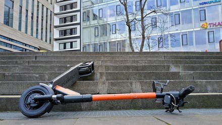 A Roma un’altra tragedia a bordo di un monopattino