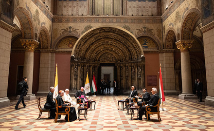 Il Papa in Ungheria: "Aprirci all'incontro con l'altro"