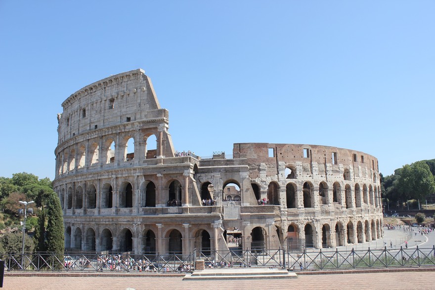 colosseum-3012088_1920.jpg