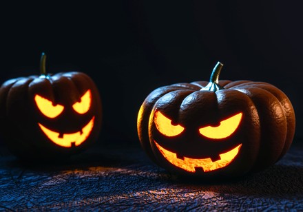 Halloween: in Italia più dolcetti che scherzetti, da ossa a fave