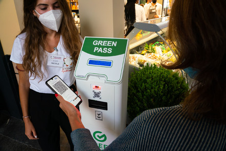 Super Green Pass: Durissime misure del governo contro i no vax