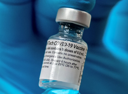 Ok al vaccino ai bambini: per l&rsquo;Ema i benefici superano i rischi