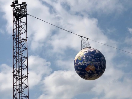 Plat&igrave;, un mondo sospeso al di l&agrave; del tempo e dello spazio