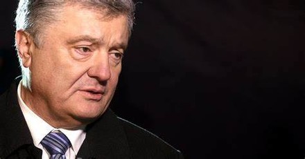 Poroshenko sfida la giustizia e torna a Kiev