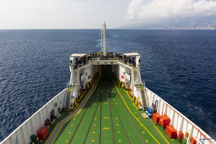 Lo Stretto di Messina si passa anche senza green pass