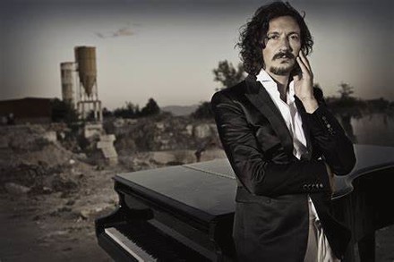 Sergio Cammariere canta il nuovo 'Piano nudo'