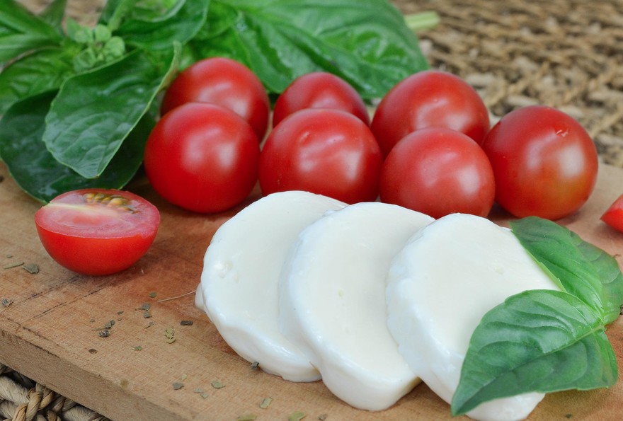 mozzarella-4040896_1920.jpg
