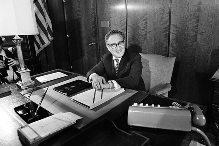 Addio a Henry Kissinger, il grande tessitore  