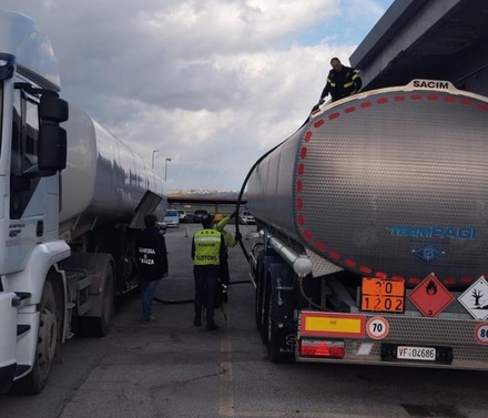 Finanza e Monopoli di Stato regalano carburante a Vigili Fuoco