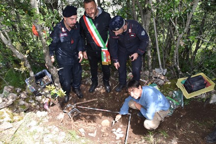 Affiora uno scheletro dal suolo ma è quello di un soldato tedesco