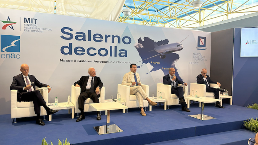 salerno salvini all'inaugurazione aeroporto.png