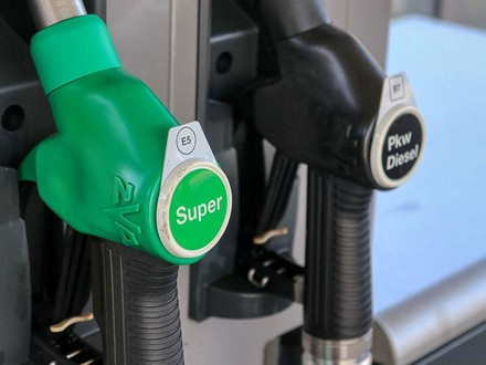 Prezzo stabile per i carburanti e gi&agrave; &egrave; tanto