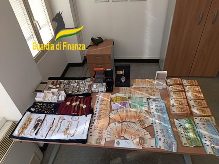 Sequestro da quasi 130 milioni di euro per contrabbando orologi