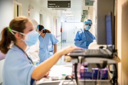 Negli ospedali torna l'obbligo delle mascherine