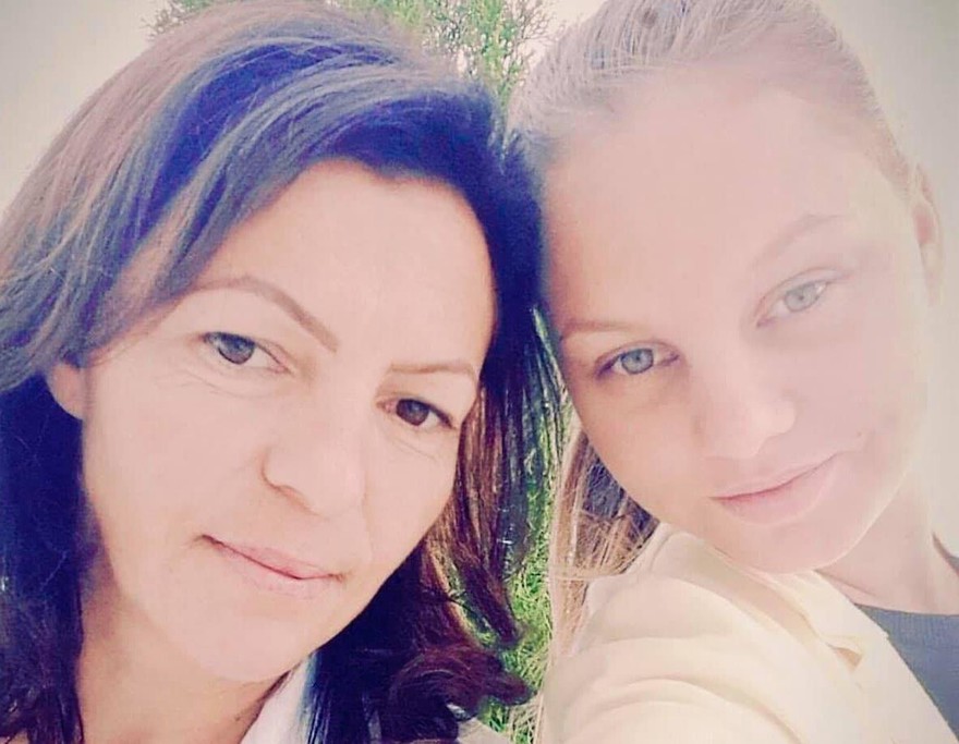 Gabriela Trandafir e sua figlia Renata.jpeg