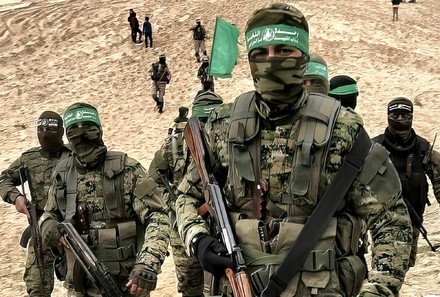 Medio Oriente, Hamas rilascia i tre ostaggi 