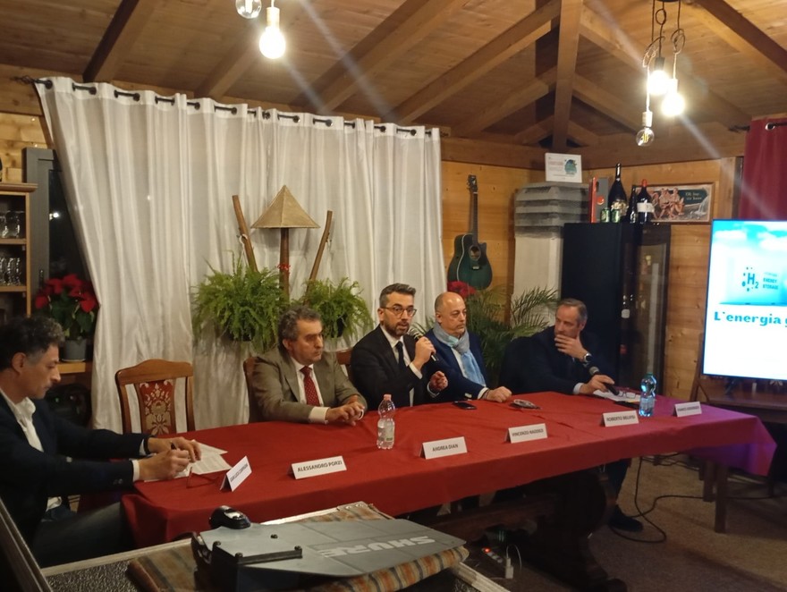 incontro discarica latina