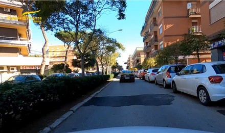 Sedici lavoratori in nero in una ditta di impianti a Pomezia