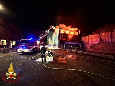 Reggio Emilia, incendio stabilimento Inalca, allarme inquinamento