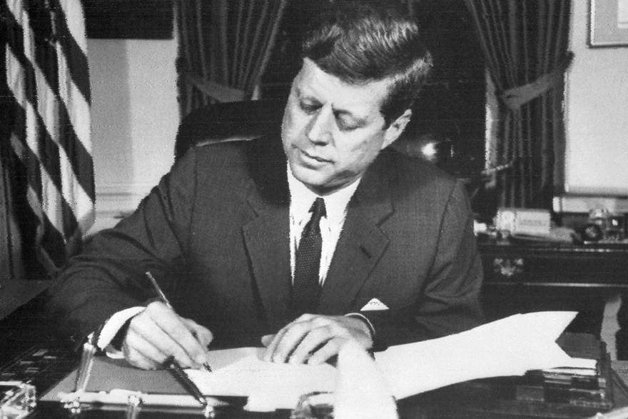 jfk_firma_afp.jpeg