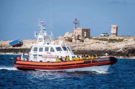 Migranti, recuperati in mare a Lampedusa tre corpi