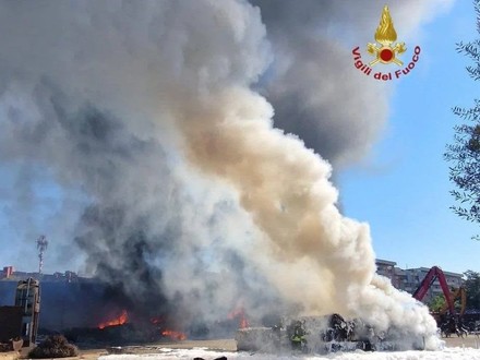 Paura a Roma, esplosione in distributore di benzina