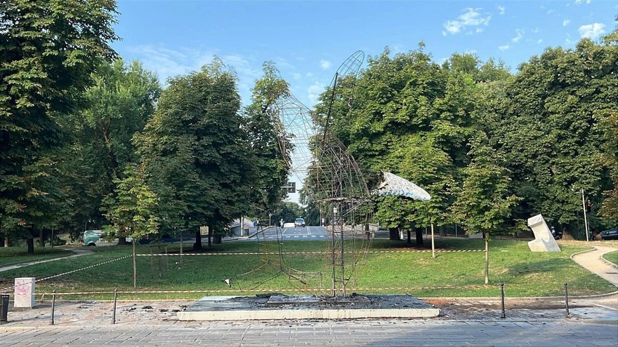 balena_triennale incendiata