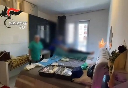 Roma, operava in casa: ai domiciliari un medico 