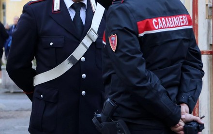 Napoli, si finge maresciallo; giovane arrestato per 11esima volta