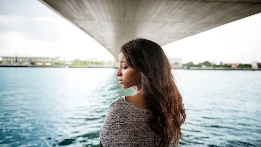 Donna triste estate.jpg