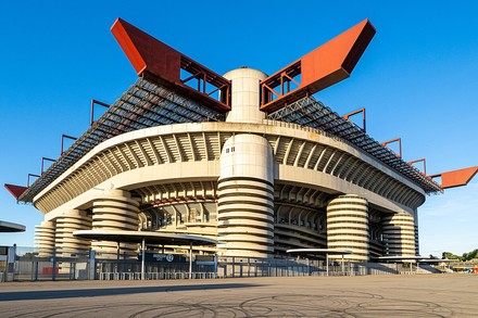 San Siro, il Consiglio comunale approva la vendita dello stadio